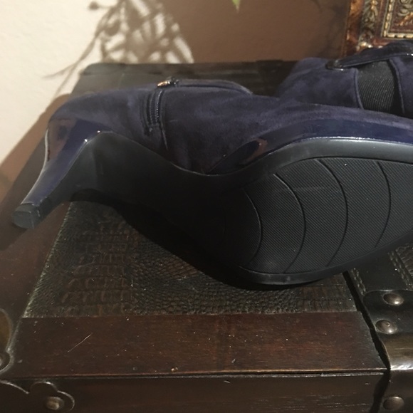 Bandolino Navy Booties size 7 - Picture 2 of 4